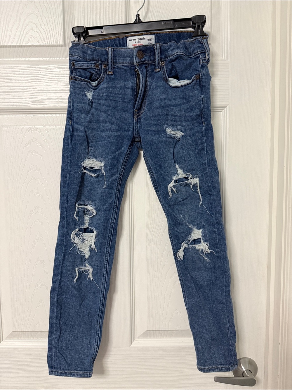 Abercrombie & Fitch Distressed Medium Blue boys  Skinny Jeans